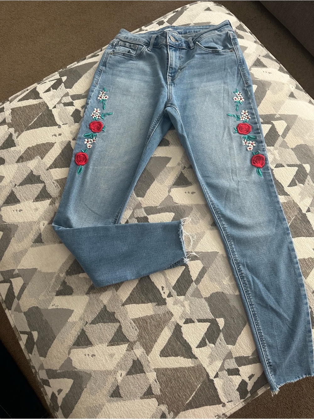 Old Navy Rock Star  Embroidered Rose Skinny Jeans - Women Size 4